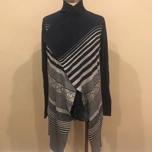 🔴 Blue and gray draped sweater!